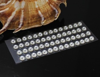 BÍLÉ  samolepící perly 5mm