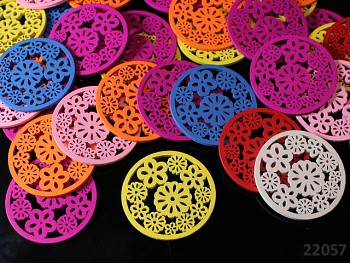 Pestrobarevný MIX korálky dřevěné kruhy s kytičkama 49mm bal. 5ks