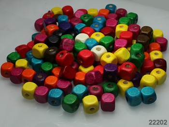 Pestrobarevný MIX korálky dřevěné kostky 10/10mm bal. 13.7g ± 30ks