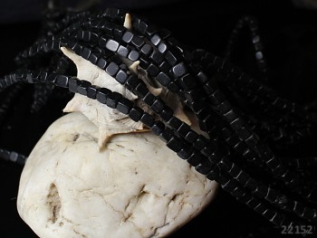 ČERNÝ ACHÁT onyx kostičky 4mm přírodní minerál