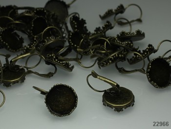 Bronzové visací náušnice s ozdobným lůžkem kulaté 14mm, bal. 2ks