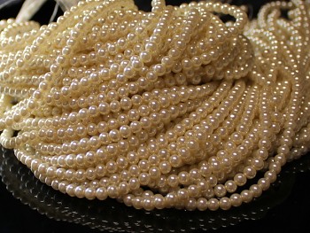 Korálky voskované perly 4mm SMETANOVÉ, šňůra 80cm