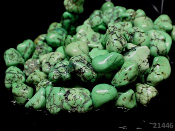 Přírodní minerál HOWLITE zelené valounky