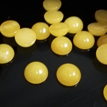 Žlutý Jadeit přírodní kabošon 10mm pecičky do náušnic